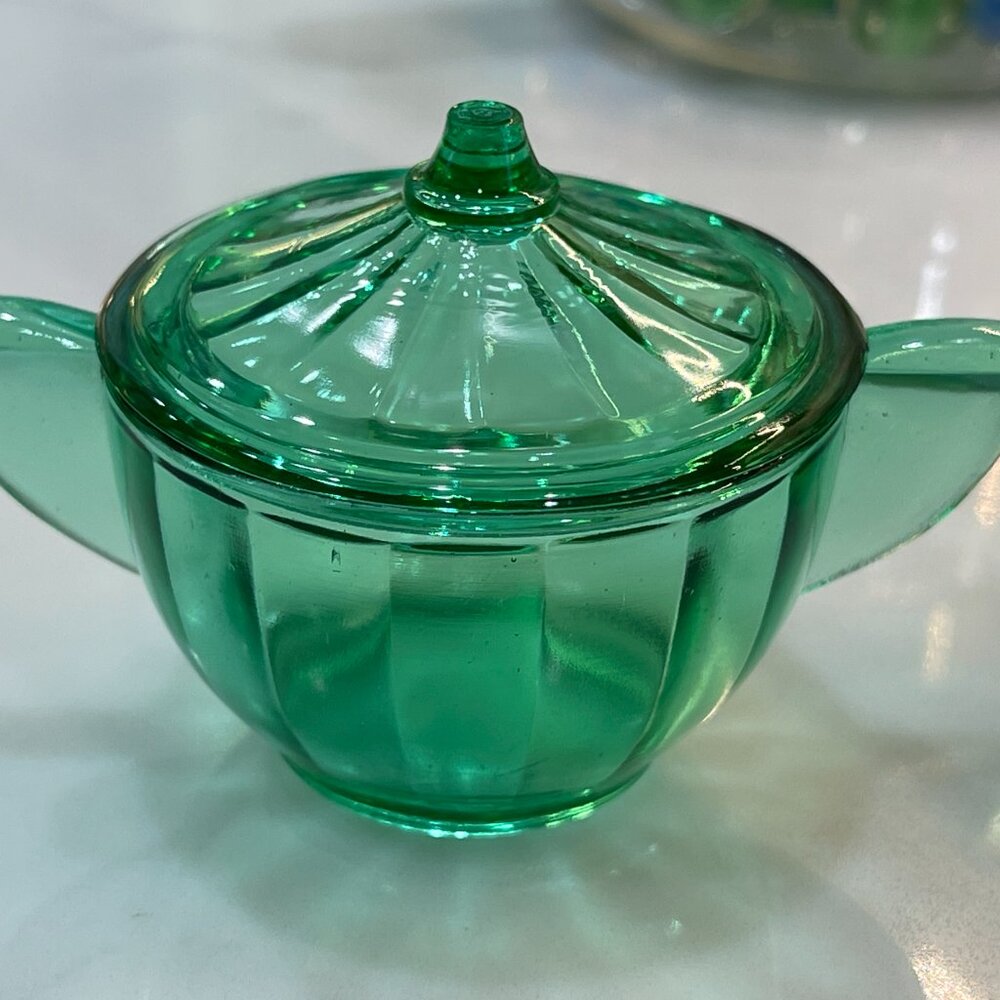 1930s Akro Agate Uranium Glass Espresso-Sized Glass Set - Picture 6 of 15
